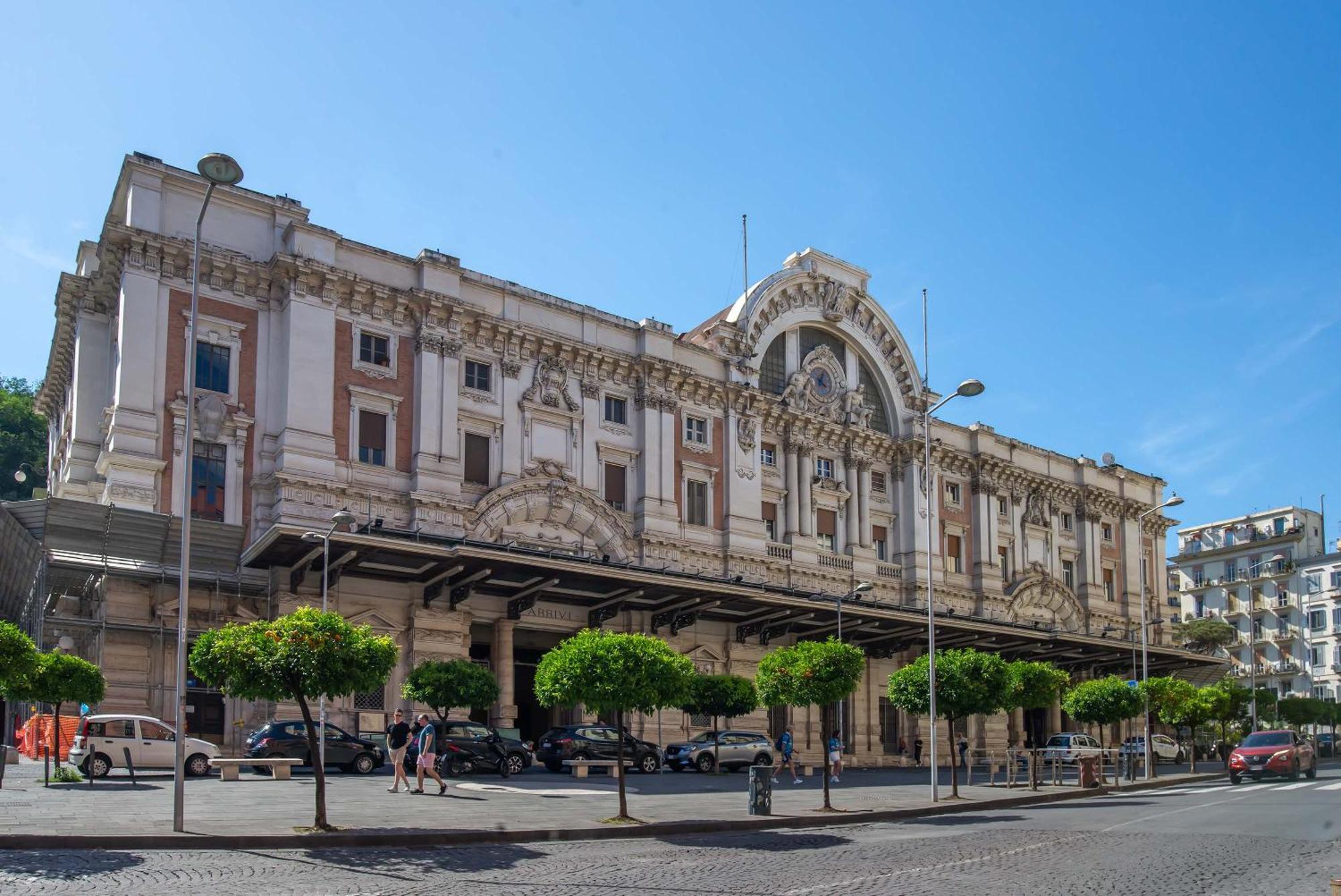 Boutique Metro 900 4* Napoli